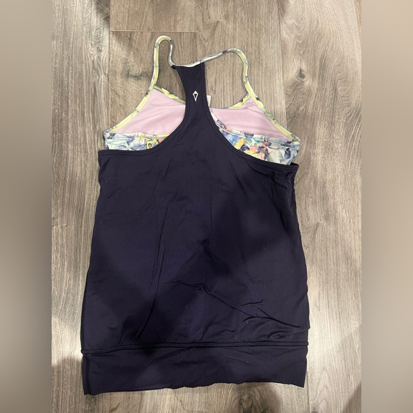 $600 for 16 piece lululemon and Iviva bundle. Everything is in great condition! - Picture 6 of 16
